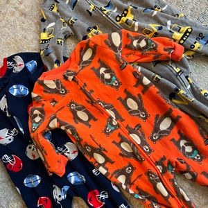 2T fleece footie sleepers lot of 3